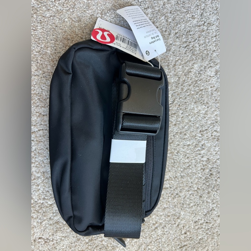 NYT Black LuluLemon Fanny Pack - Picture 2 of 2